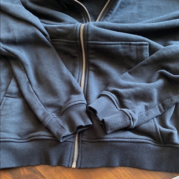 Herschel Supply Company Black Hoodie small but fit like medium/large - Picture 3 of 4